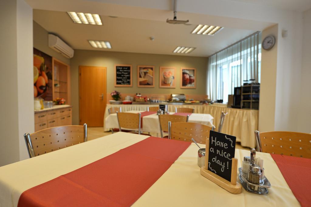 Hotel Vaka Брно Экстерьер фото