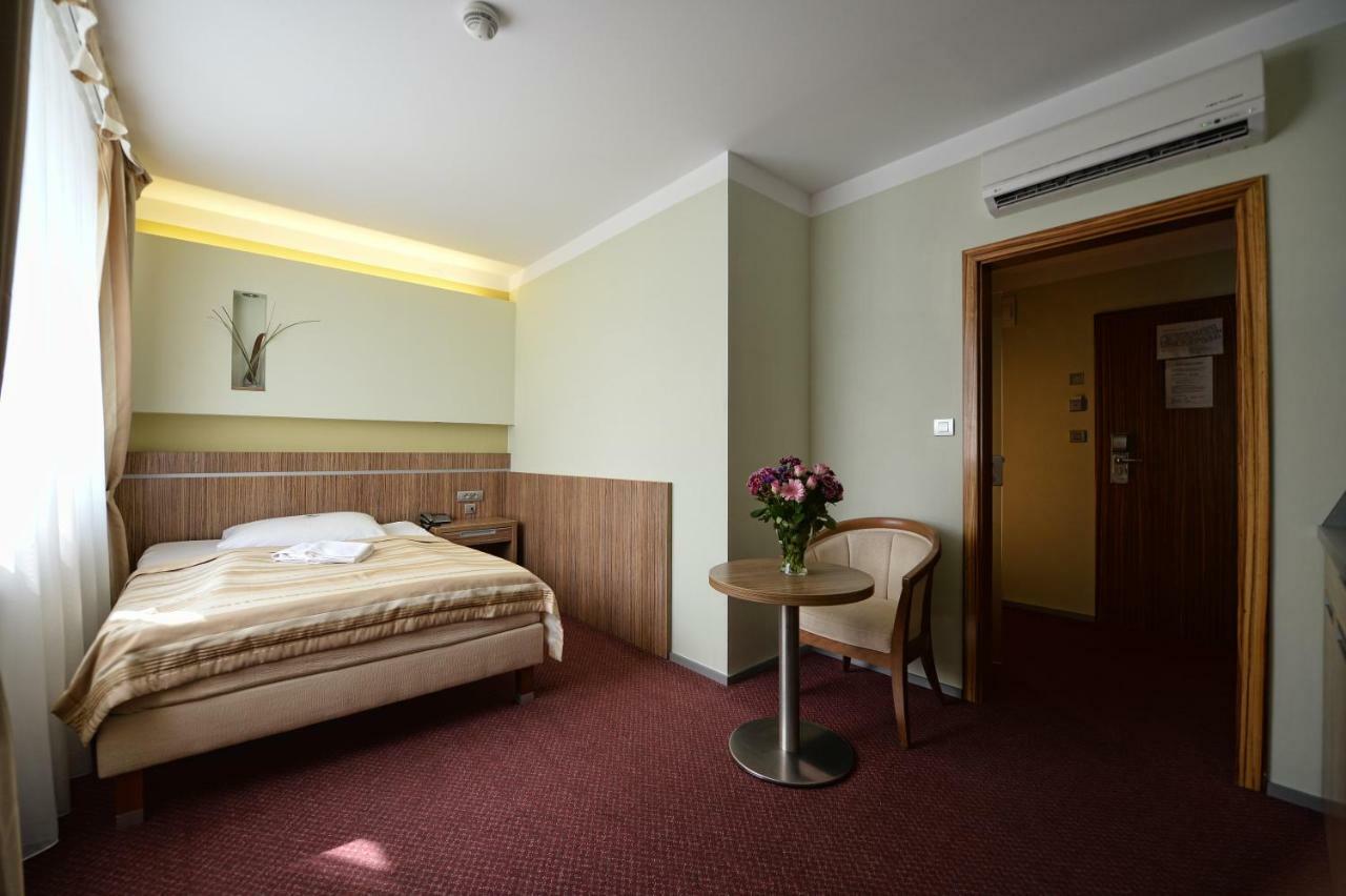 Hotel Vaka Брно Экстерьер фото